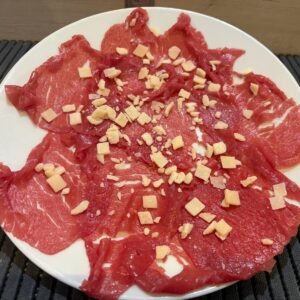 Carpaccio de ternera con queso parmesano